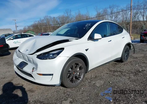 2024 Tesla Model Y Long Range Dual Motor All-Wheel Drive z USA, uszkodzony, nr VIN 7SAYGDEE3RF185141